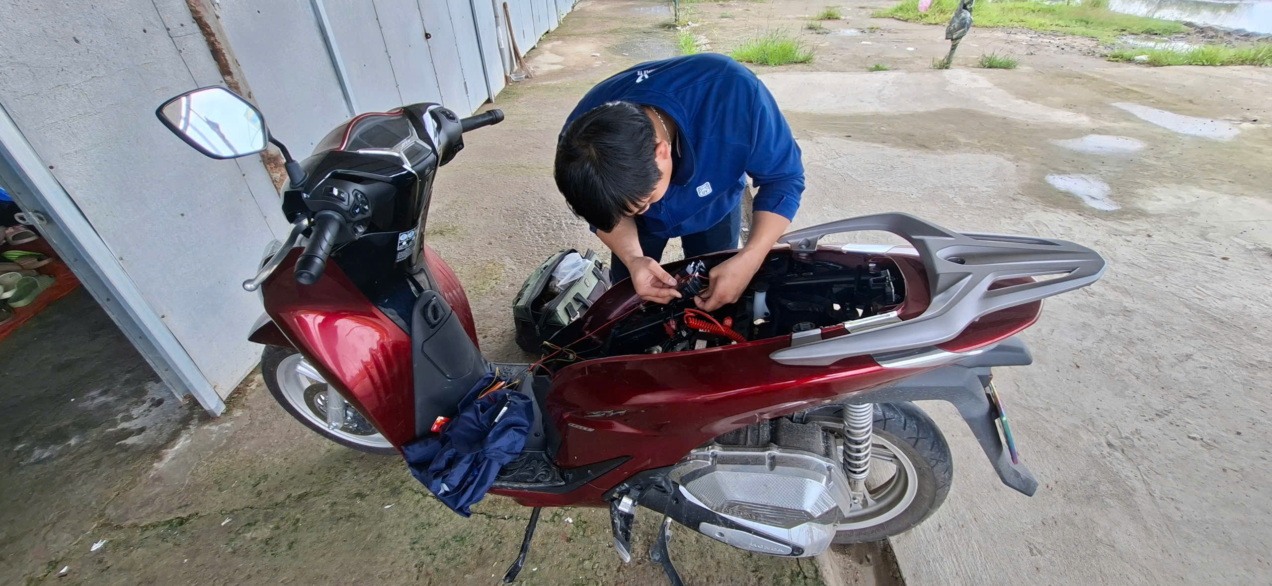 lắp định vị xe máy Hóc Môn